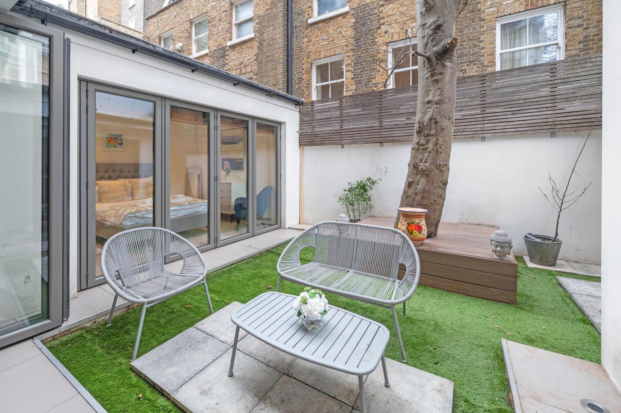 Casa Italia Near South Kensington, Hyde Park And Gloucester Road Station - Outside Space Private * Londra